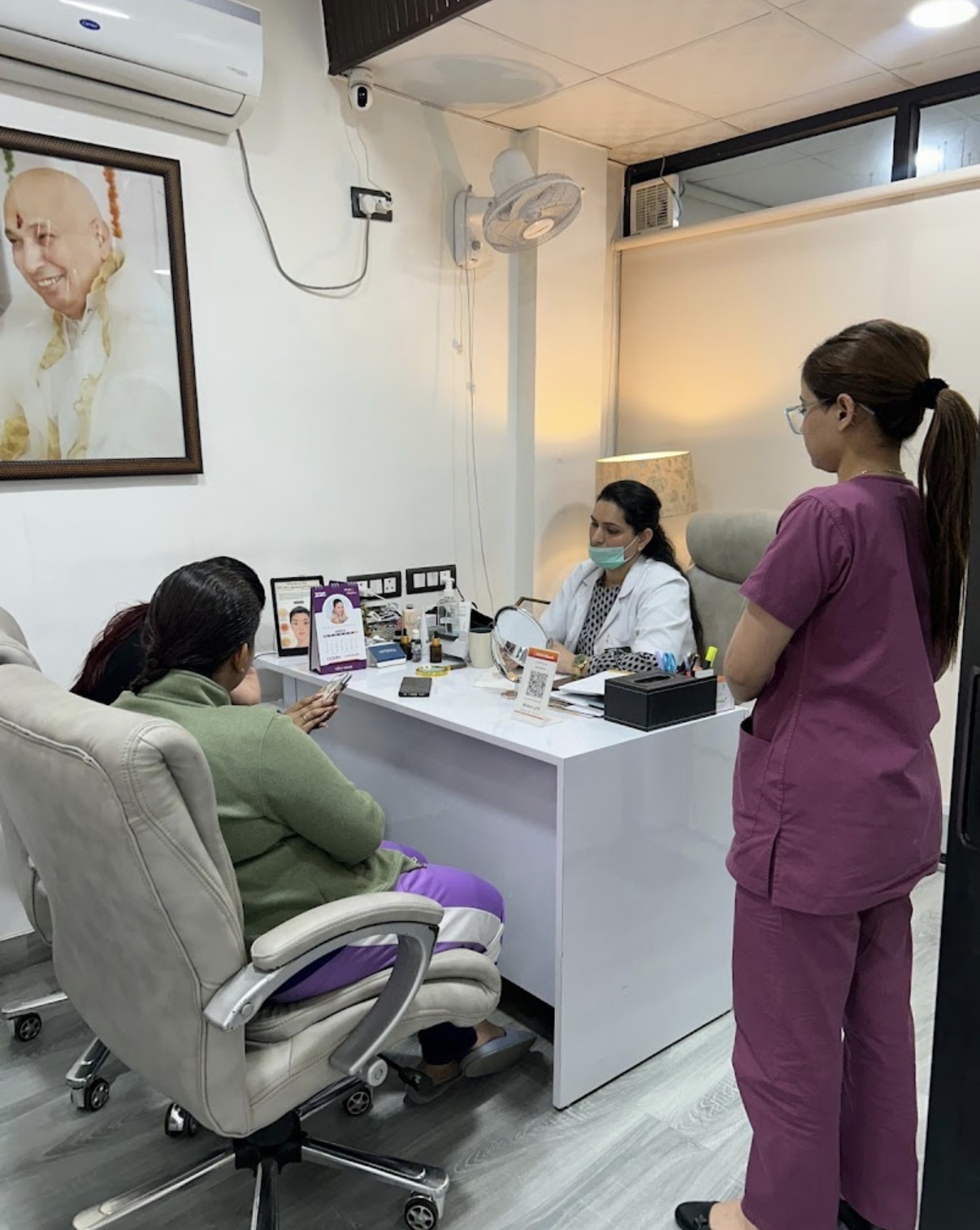 Transparent one-on-one consultation at Aesthetic Derm Clinic
